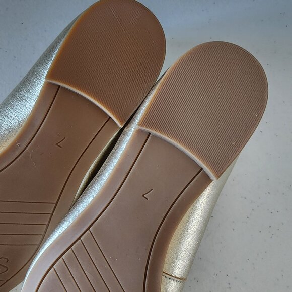 Spendid Gold Mary Jane Flats "NEW" - Picture 12 of 14